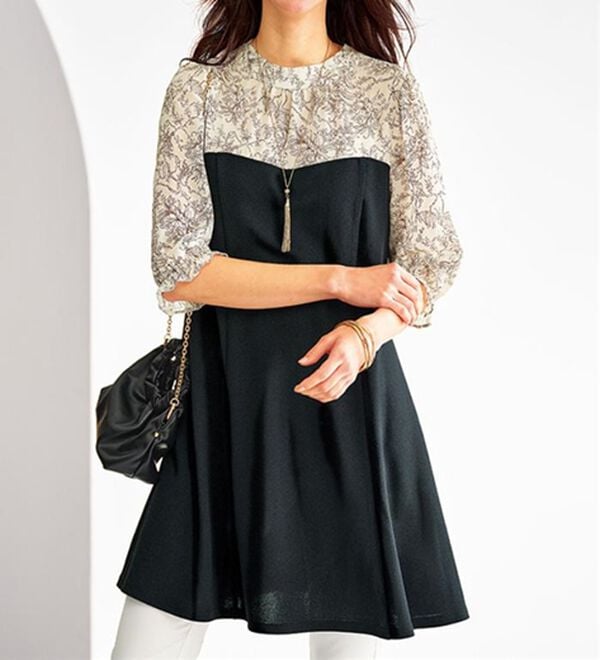 BELLUNA（ベルーナ）の「バックリボン使いプリント切替チュニック（その他ワンピース）」｜オフ白&times;黒