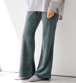 BELLUNA（ベルーナ）の「【暖炉】着るだけあったか！裏ベロア縦リブ素材フレアーパンツ（フルレングスパンツ）」｜チャコール