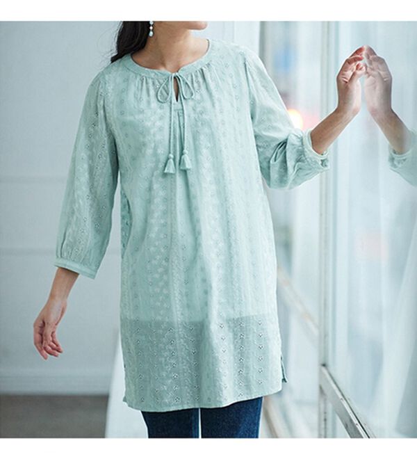 BELLUNA（ベルーナ）の「綿１００％刺しゅう使いプリントチュニック（チュニック）」｜詳細画像