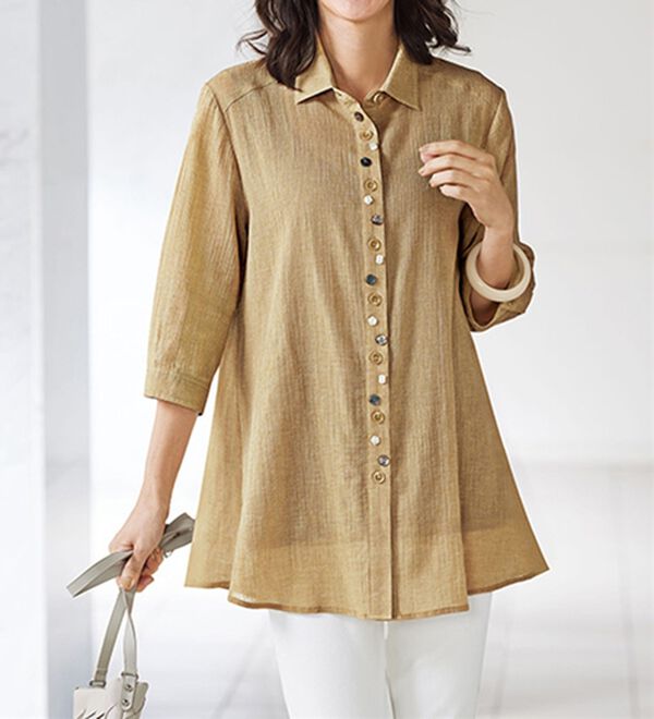 BELLUNA（ベルーナ）の「綿麻楊柳シャンブレーボタン使いブラウス（チュニック）」｜カラシ系