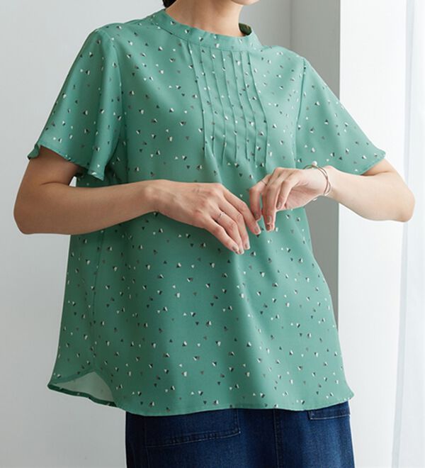 BELLUNA（ベルーナ）の「小紋柄タック使い袖フレアーブラウス（ブラウス）」｜詳細画像