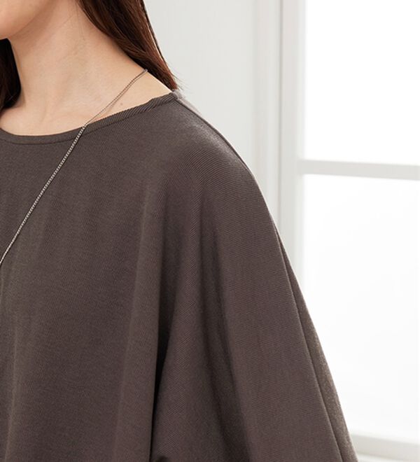 BELLUNA（ベルーナ）の「【新色追加】【2点セット】ネックレス付裾タックデザインプルオーバー（カットソー）」｜詳細画像