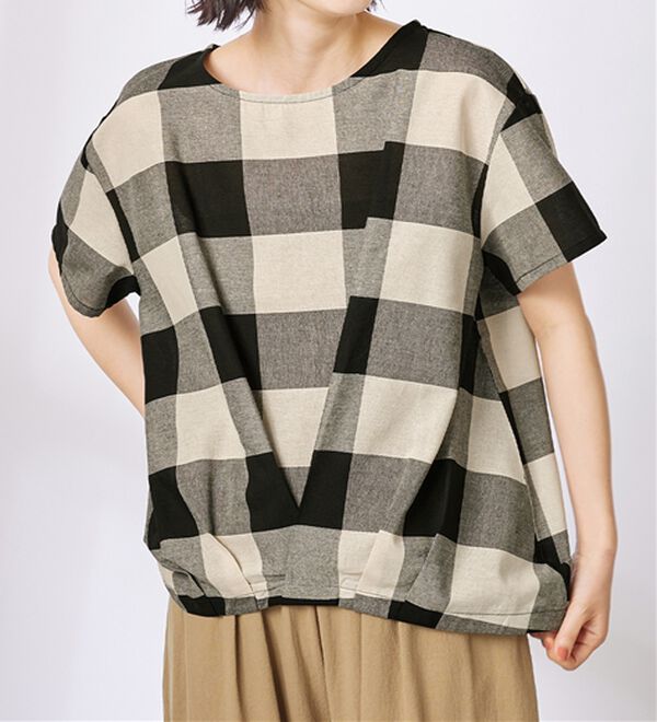 Viola e Viola（ヴィオラ エ ヴィオラ）の「ビッグチェック裾タックブラウス（ブラウス）」｜ブラック系チェック