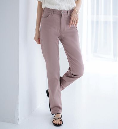 BELLUNA（ベルーナ）の「サラリ速乾！綿サテンストレッチカラーパンツ（フルレングスパンツ）」