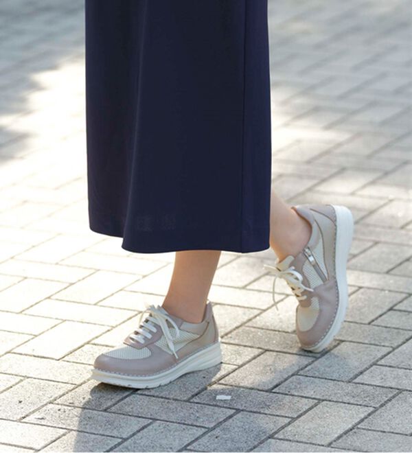 BELLUNA（ベルーナ）の「４Ｅアウトステッチ配色レザースニーカー（スニーカー）」｜詳細画像