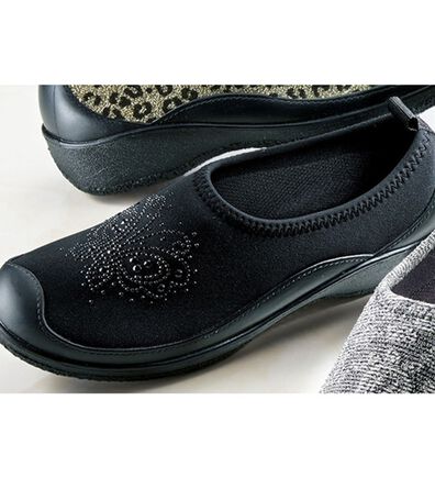 BELLUNA（ベルーナ）の「ゆったりワイズのびの～びウェッジシューズ（パンプス）」