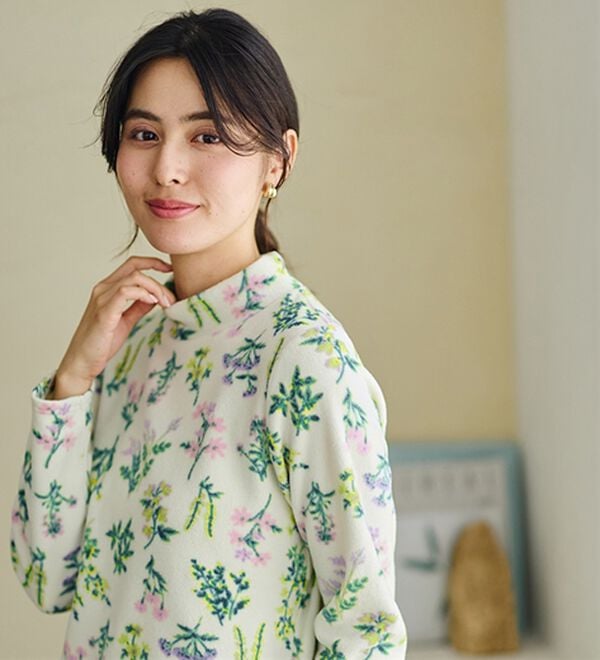 LAVIENNE（ラヴィエンヌ）の「【薄いのに暖かい】薄手ストレッチフリースのプリントハイネック長袖（ニット・セーター）」｜詳細画像