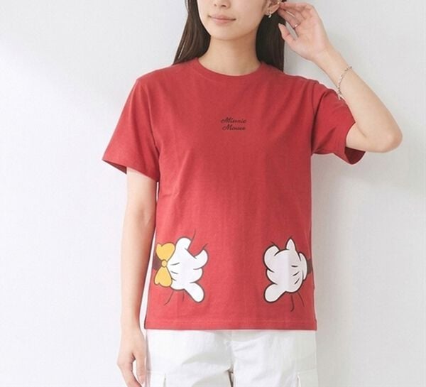 BELLUNA（ベルーナ）の「<Ｄｉｓｎｅｙ>【ミッキー＆ミニー】抱き着きプリントTシャツ（カットソー）」｜詳細画像