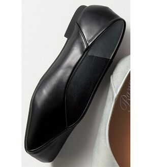 RANAN（ラナン）の「Ｖカットスクエアトゥバブーシュ（フラットシューズ）」｜ブラック