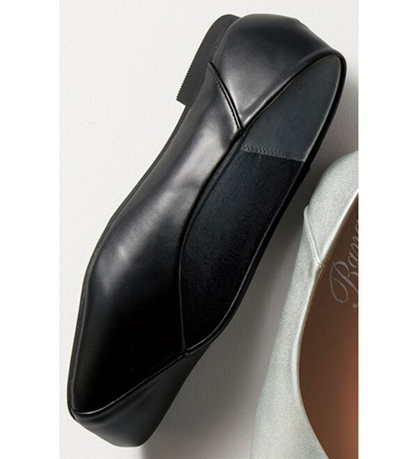 RANAN（ラナン）の「Ｖカットスクエアトゥバブーシュ（フラットシューズ）」｜ブラック