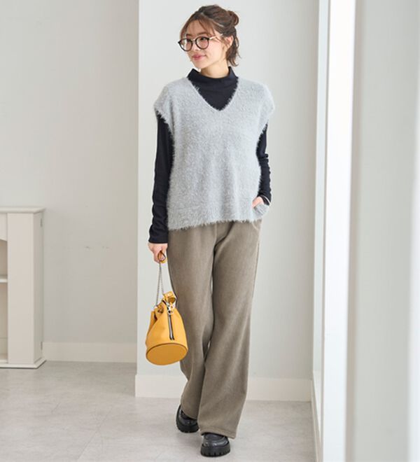 BELLUNA（ベルーナ）の「シュッと体型カバー！縦リブ素材裏ベロアフレアーパンツ（フルレングスパンツ）」｜詳細画像