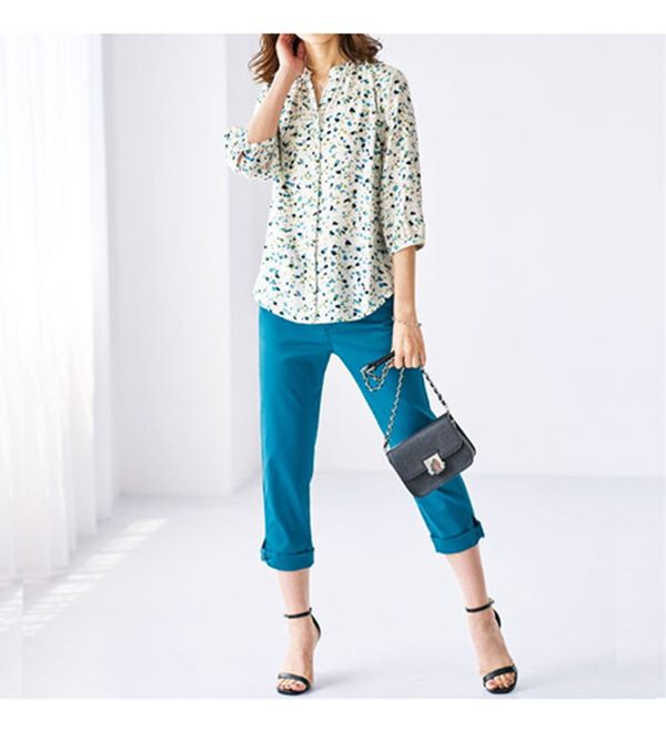 BELLUNA（ベルーナ）の「レーヨン素材ギャザー使いプリントブラウス（ブラウス）」｜詳細画像