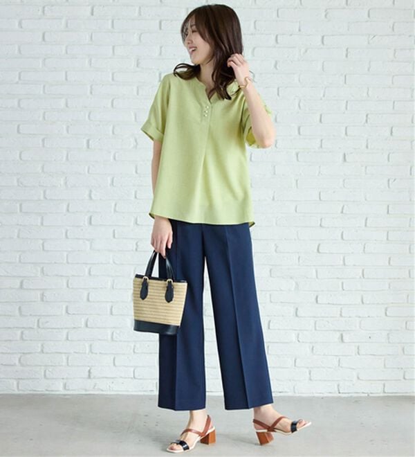 BELLUNA（ベルーナ）の「麻調合繊パール付タックデザインブラウス（ブラウス）」｜詳細画像