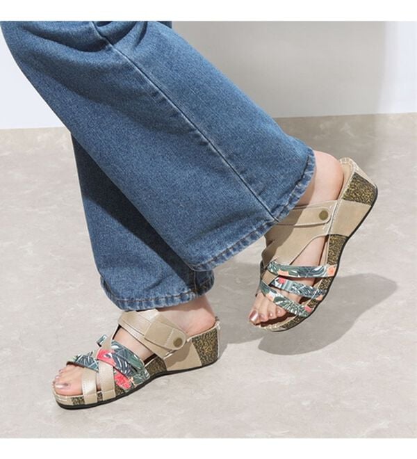 BELLUNA（ベルーナ）の「【３Ｅ／４Ｅ選べる】フットベットウェッジサンダル（サンダル・ミュール）」｜詳細画像