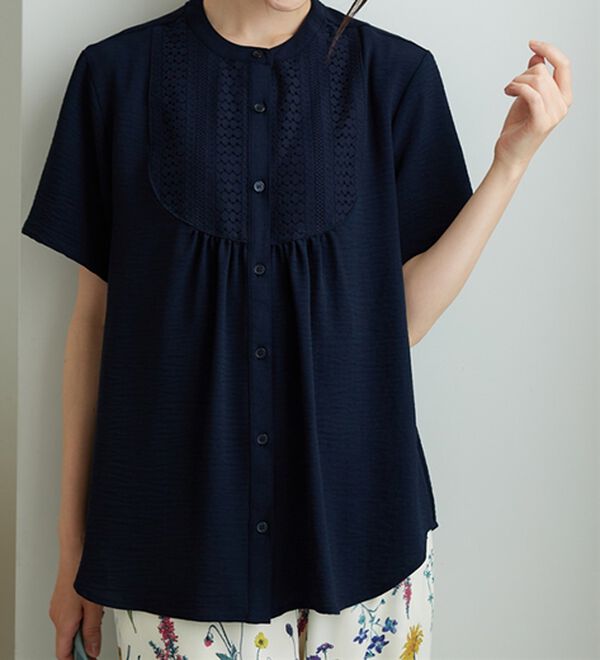 BELLUNA（ベルーナ）の「【2つの機能付き】お手入れ楽々！レース使いシャツチュニック（ブラウス）」｜詳細画像