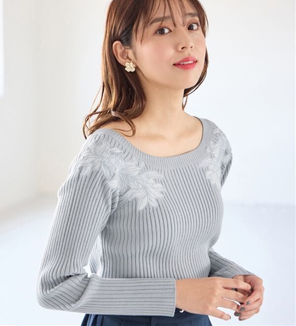 alotta（アロッタ）の「カシミヤタッチ肩刺しゅうニット（ニット・セーター）」｜詳細画像