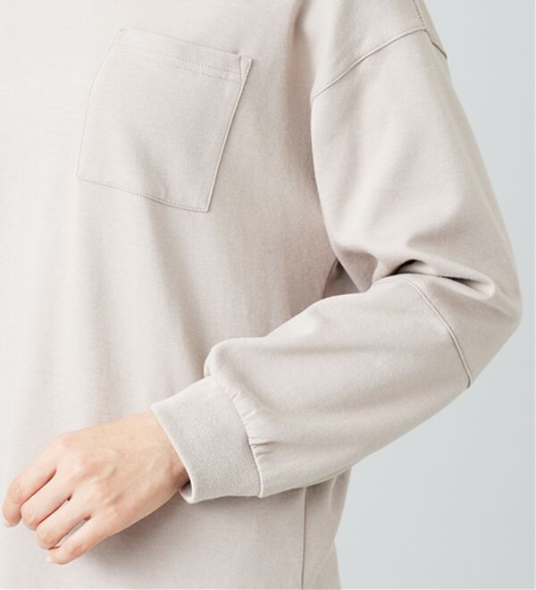 BELLUNA（ベルーナ）の「吸湿発熱ポンチ素材袖切替プルオーバー（カットソー）」｜詳細画像