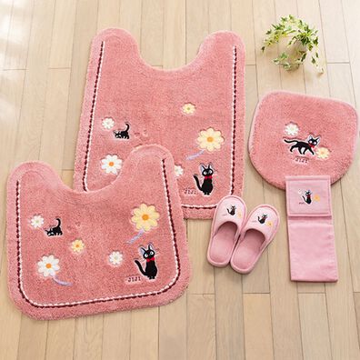 「魔女の宅急便　花さんぽトイレマットシリーズ＜レギュラーマット・ロングマット・フタカバー・ペーパーホルダーカバー・スリッパ（トイレマット）」