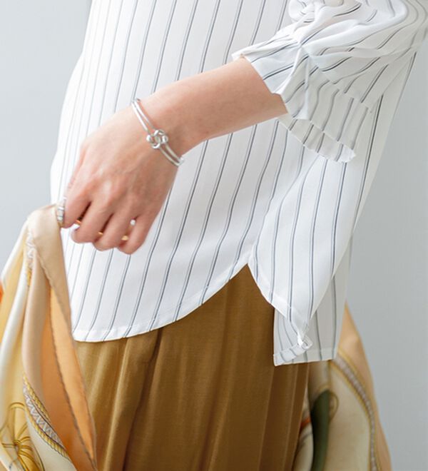 BELLUNA（ベルーナ）の「ひんやり機能付！袖タックキーネックブラウス（ブラウス）」｜詳細画像