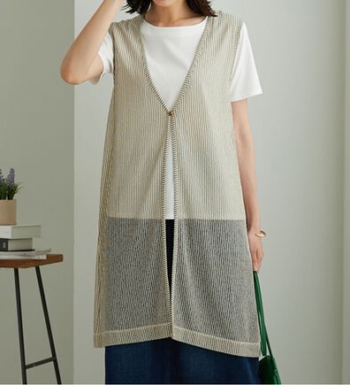 BELLUNA（ベルーナ）の「【2点セット】シアーストライプ素材ジレアンサンブル（アンサンブル）」