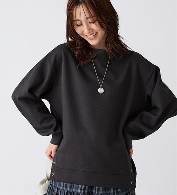 BELLUNA（ベルーナ）の「裾ボタン使いスタンドネックプルオーバー（カットソー）」｜詳細画像