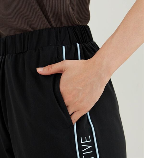 BELLUNA（ベルーナ）の「＜ＥＬＬＥ　Ａｃｔｉｖｅ＞綿タッチ素材クロップド丈ジャージパンツ（その他パンツ）」｜詳細画像