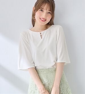 alotta（アロッタ）の「【接触冷感】パールデザイン５分袖Ｔシャツブラウス（ブラウス）」｜オフホワイト