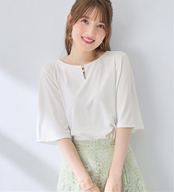 alotta（アロッタ）の「【接触冷感】パールデザイン５分袖Ｔシャツブラウス（ブラウス）」｜オフホワイト