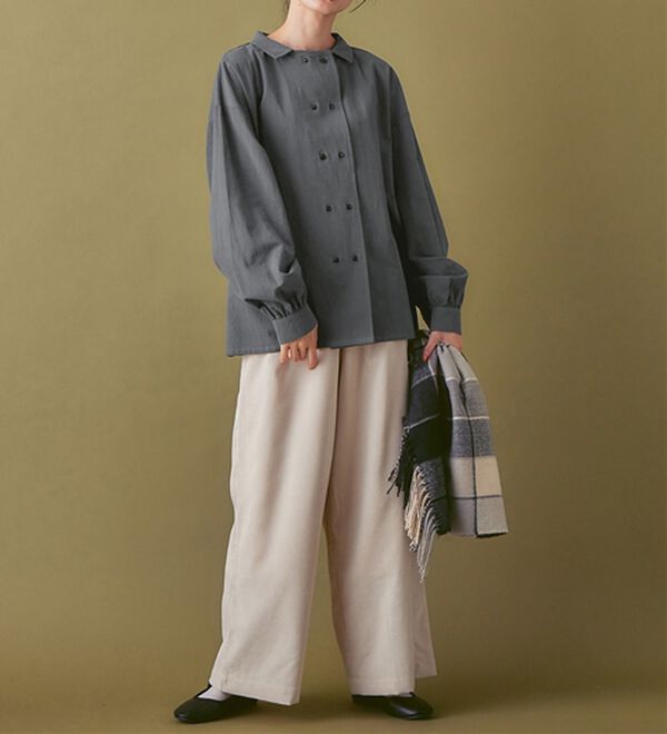 Viola e Viola（ヴィオラ エ ヴィオラ）の「さりげなく表面感を、綿１００%ダブルボタンブラウス（ブラウス）」｜詳細画像