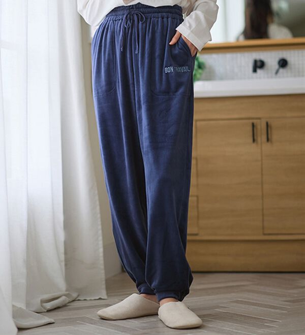 LAVIENNE（ラヴィエンヌ）の「まるで毛布！吸湿発熱ジョガーパンツ（その他パンツ）」｜詳細画像