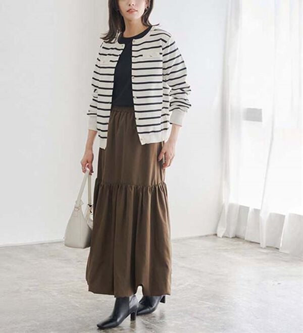 Pierrot（ピエロ）の「上品見えスポンジニットゴールドボタンカーディガン（ニットカーディガン）」｜詳細画像