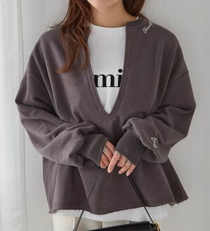 RANAN（ラナン）の「裏起毛Ｖネックロゴ刺しゅうスウェット（トレーナー・スウェット）」｜チャコール