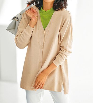 BELLUNA（ベルーナ）の「ボタン使いＶネックカーディガン（ニットカーディガン）」