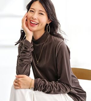 BELLUNA（ベルーナ）の「艶やかシアーベロア袖シャーリングプルオーバー（カットソー）」｜詳細画像