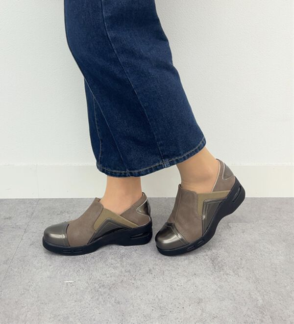 BELLUNA（ベルーナ）の「４Ｅダブルエア異素材切替シューズ（スリッポン）」｜詳細画像