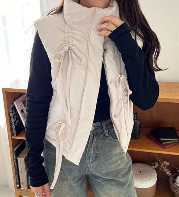 「リボンフェイクダウンベスト（ベスト）」｜アイボリー