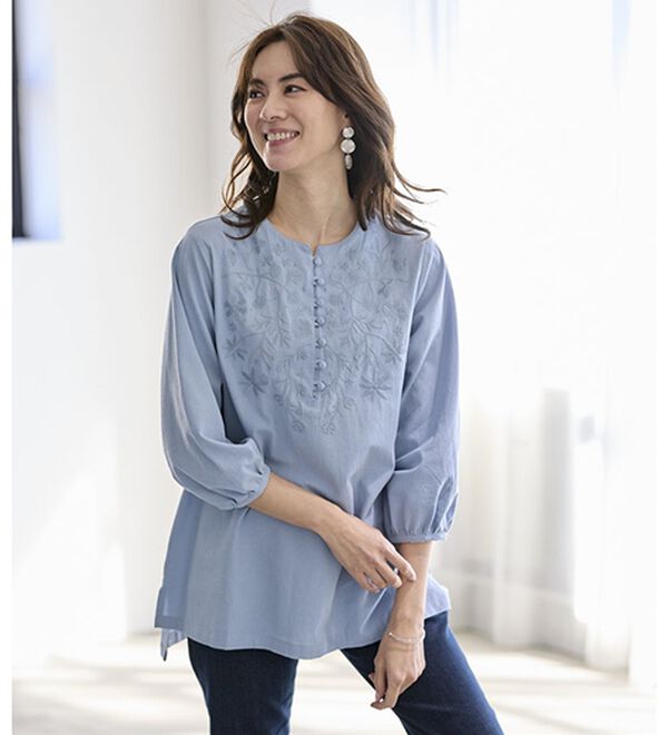 BELLUNA（ベルーナ）の「ナチュラルに可愛い刺しゅうブラウス（チュニック）」｜詳細画像
