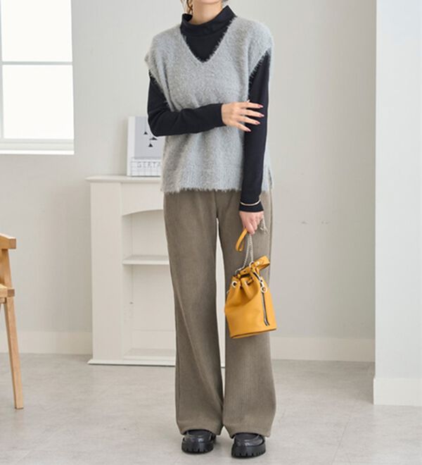 BELLUNA（ベルーナ）の「シュッと体型カバー！縦リブ素材裏ベロアフレアーパンツ（フルレングスパンツ）」｜詳細画像