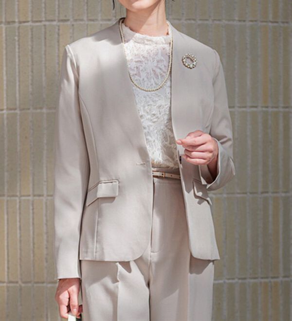 GeeRA（ジーラ）の「洗える！ストレッチカセットスーツ（その他ワンピース）」｜ノーカラー/ベージュ