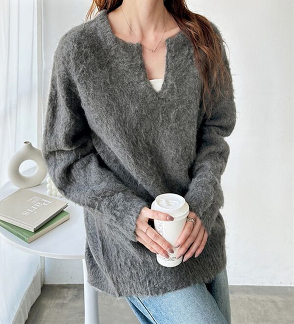 GeeRA（ジーラ）の「キーネック起毛ゆるニット（ニット・セーター）」｜グレー