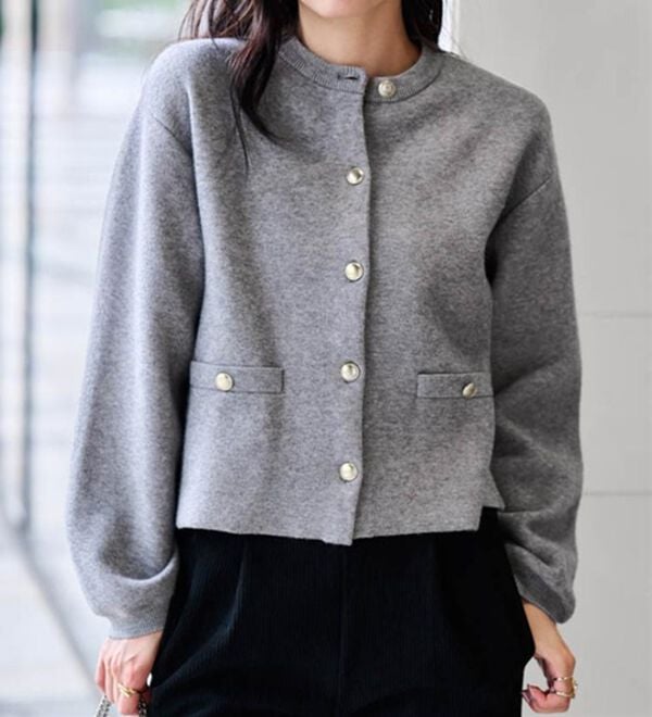 RANAN（ラナン）の「【4つの機能付き】洗える！ゴールド調ボタンニットカーディガン（ニットカーディガン）」｜詳細画像