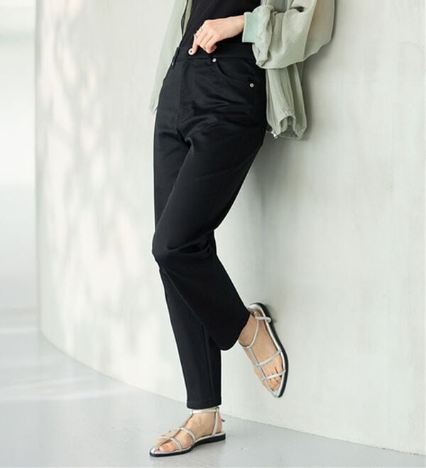 BELLUNA（ベルーナ）の「サラリ速乾！綿サテンストレッチカラーパンツ（フルレングスパンツ）」｜詳細画像