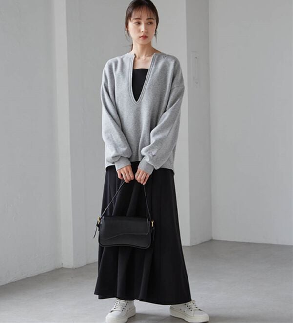 RANAN（ラナン）の「裏起毛Ｖネックロゴ刺しゅうスウェット（トレーナー・スウェット）」｜詳細画像