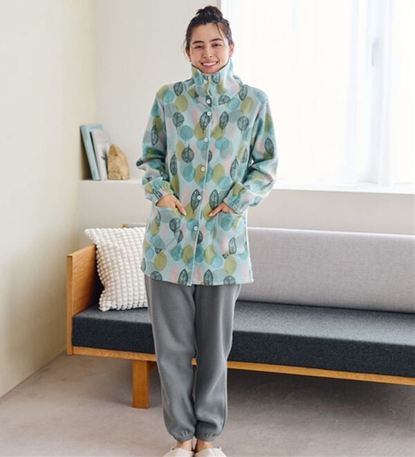 LAVIENNE（ラヴィエンヌ）の「【首元までぬくぬく】ソフトでかるぽかフリースハイネックパジャマ（パジャマ・ルームウェア）」｜グリーン北欧