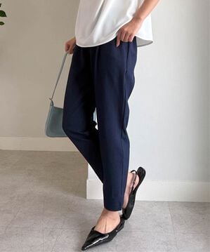 RANAN（ラナン）の「【ひんやり・ＵＶ】機能付麻調美脚タックテーパードパンツ（フルレングスパンツ）」｜ネイビー