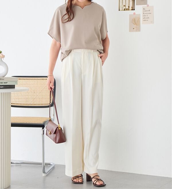 alotta（アロッタ）の「着痩せが叶うドルマンスリーブきれいめカットソー（カットソー）」｜詳細画像