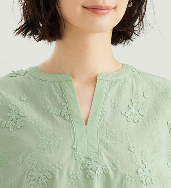 BELLUNA（ベルーナ）の「モチーフレース使いスキッパーＴブラウス（ブラウス）」｜詳細画像