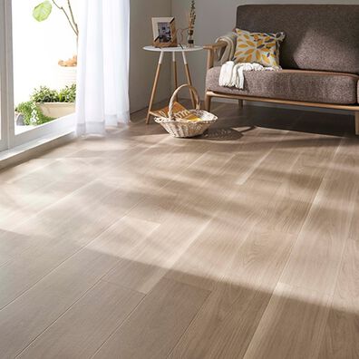 iellio（イエリオ）の「多機能クッションフロアシート＜簡単ロール式・フローリング調・防水・はっ水・日本製・抗菌・防カビ・防炎＞（カーペット）」