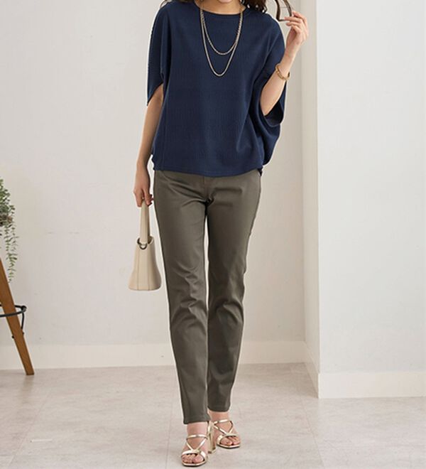 BELLUNA（ベルーナ）の「サラリ速乾！綿サテンストレッチカラーパンツ（フルレングスパンツ）」｜詳細画像