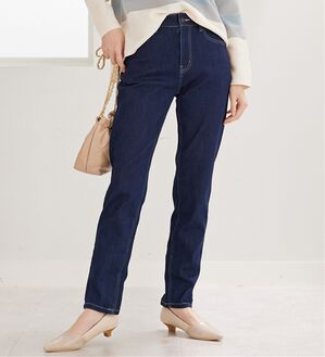 BELLUNA（ベルーナ）の「やわらかストレッチデニム素材スリムパンツ（フルレングスパンツ）」｜ネイビー